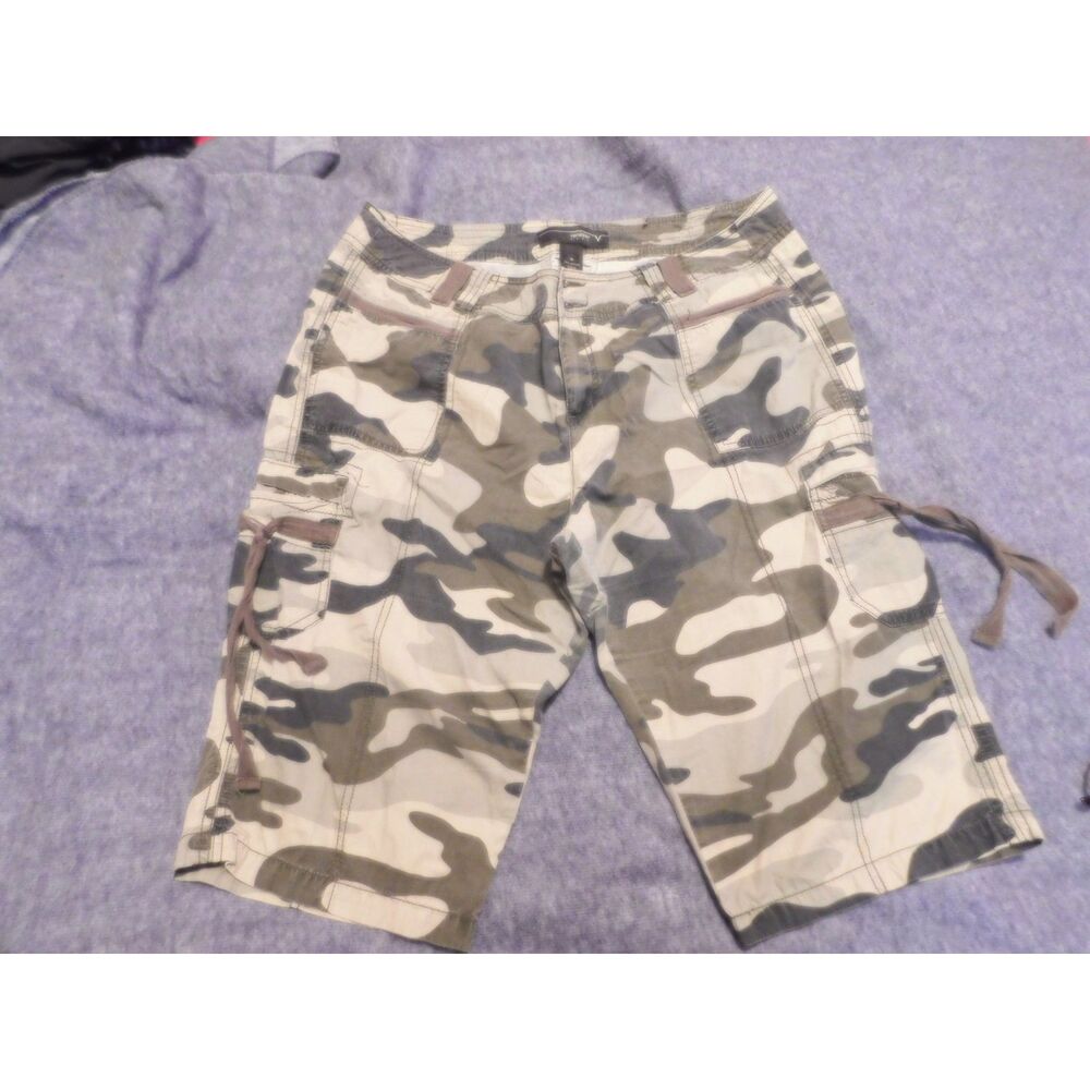 Venezia Women's Camo Capri Pants Size 16 Cotton Blend 6 pockets light weight